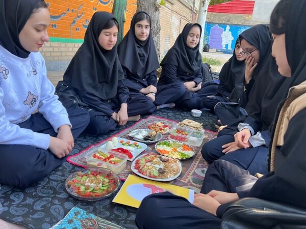 هفته سلامت روان و روز جهانی غذا در دبیرستان جنت شهرستان سملقان