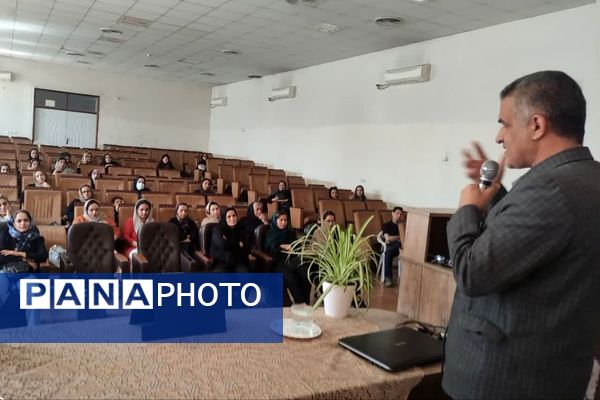 جلسه پیوند اولیا و مربیان در آموزشگاه معارف۶