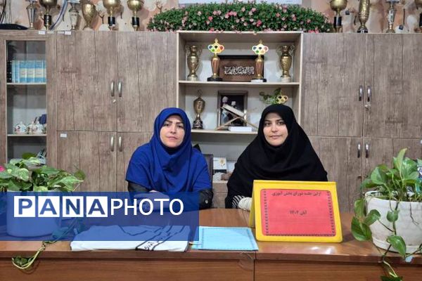 اولین جلسه شورای دانش‌آموزی با همراهی مدیر مدرسه هدی۱ 