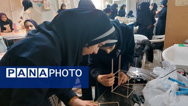 کارسوق سازه های سرنگی در دبیرستان دخترانه شاهدبحرینیان ناحیه۴ اصفهان