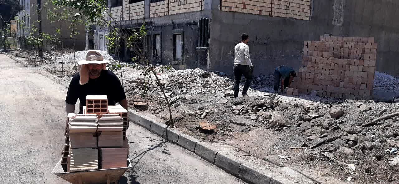 دانشجویان انقلابی پای کار ترمیم خانه‌های آسیب‌دیده آمدند