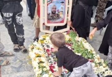 مراسم چهلمین روز مراسم چهلمین روز شهیداحسان باقری ازشهدای اقتدار ایران در جنگ تحمیلی رژیم صهیونیستی در فولاد شهر