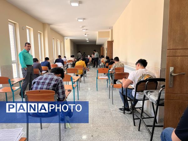 حال و هوای امتحانات نهایی در حوزه‌های دبیرستان‌های اصفهان