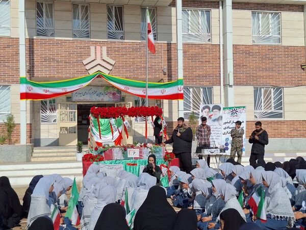 میزبانی دانش‌آموزان دختر بیرجندی از شهید گمنام 