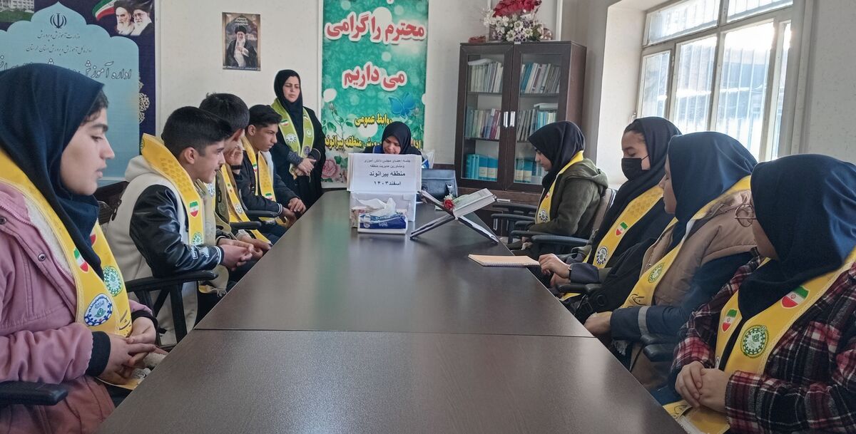 برگزاری جلسه شورای دانش‌آموزان با مسئولان در بیرانشهر