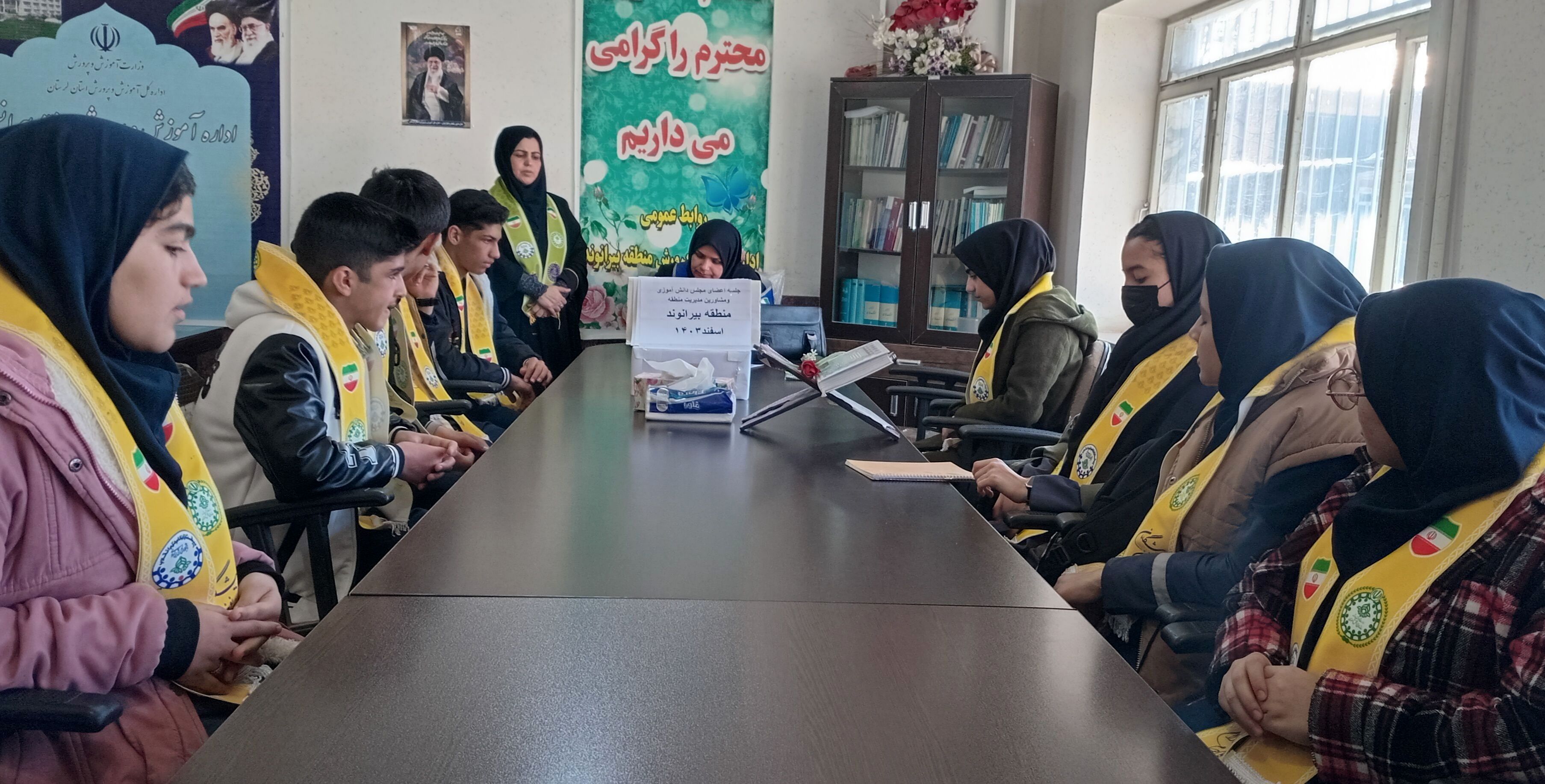برگزاری جلسه شورای دانش‌آموزان با مسئولان در بیرانشهر