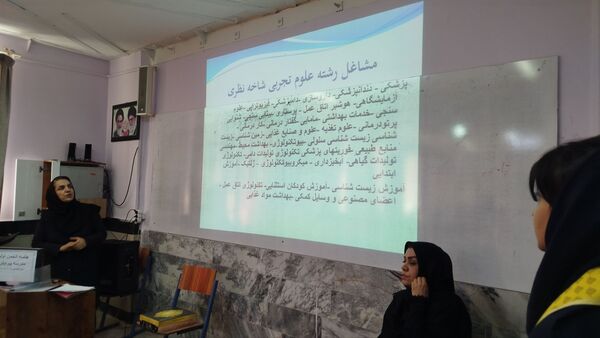 اولین مجمع عمومی انجمن اولیاء و مربیان در دبیرستان پیرایش نیشابور