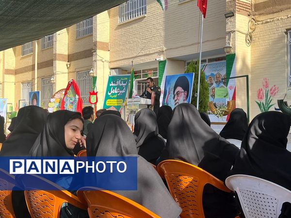 بزرگداشت هفته پدافند غیر عامل در دبیرستان شاهد هاجر