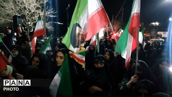 تجمع شبانه مردم ولایت مدار وانقلابی در حسینیه شهدای شهر بار