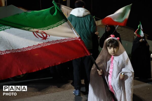 پرچمی که زمین نگذاشتند