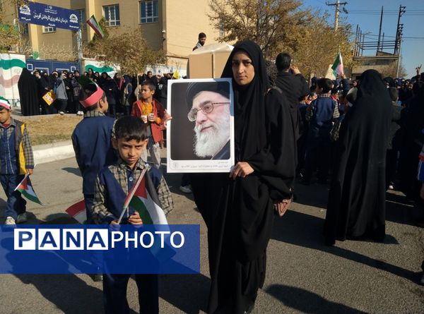 حضور دانش آموزان و آحاد مردم شریف منطقه رضویه در راهپیمایی 13آبان