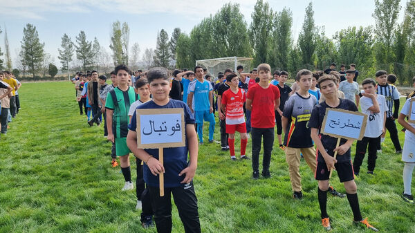 برگزاری آیین فعالیت‌های ورزشی درون مدرسه‌ای دبیرستان نمونه دولتی پژوهش آشخانه 