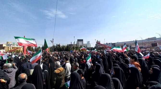 تشییع پیکر مطهر شهید اسماعیل آزادگرمی در عنبرآباد