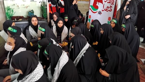 میهمان آسمانی در آغوش مدرسه ما