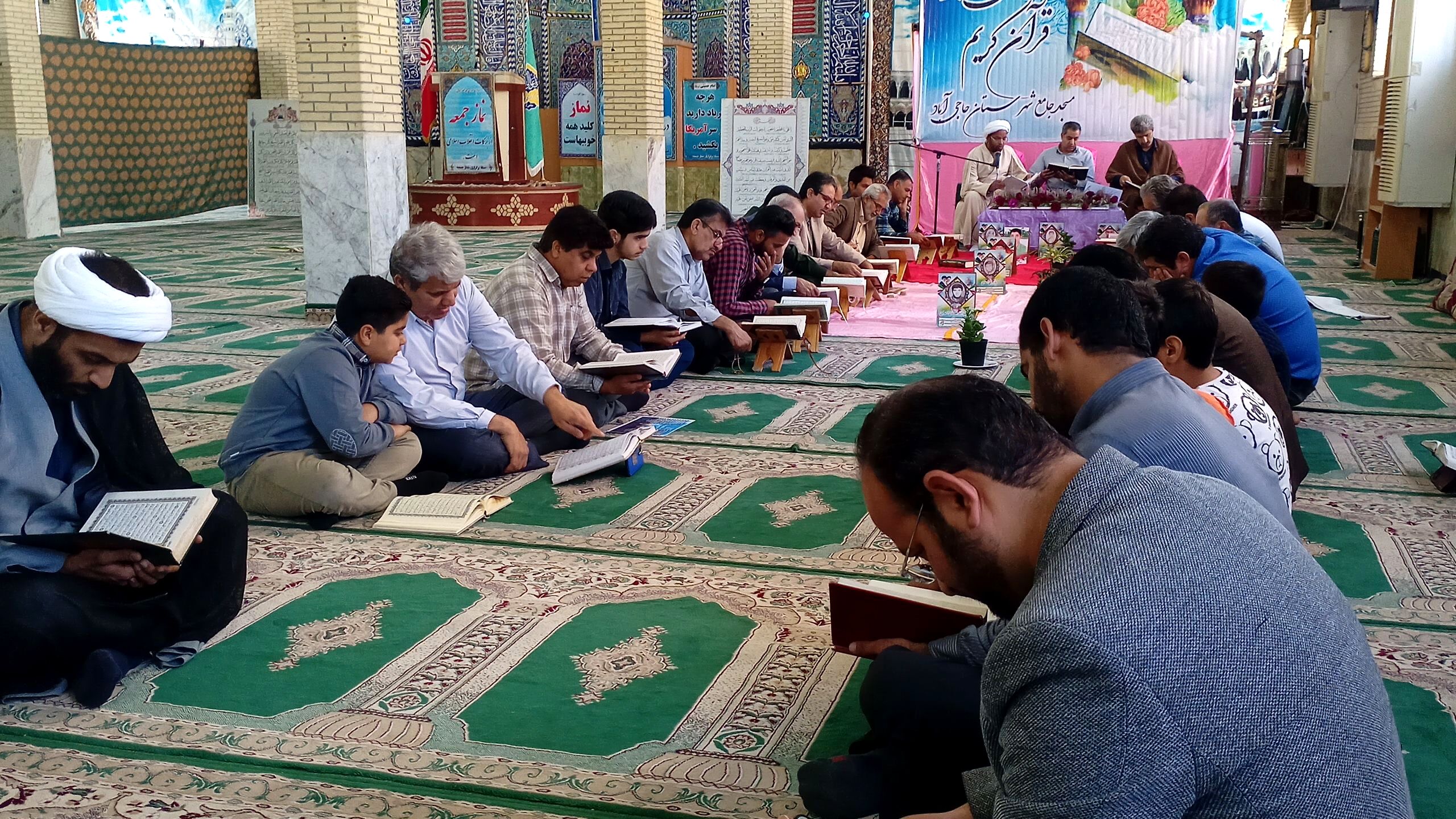 ماه مبارک رمضان ماه قرآن است 