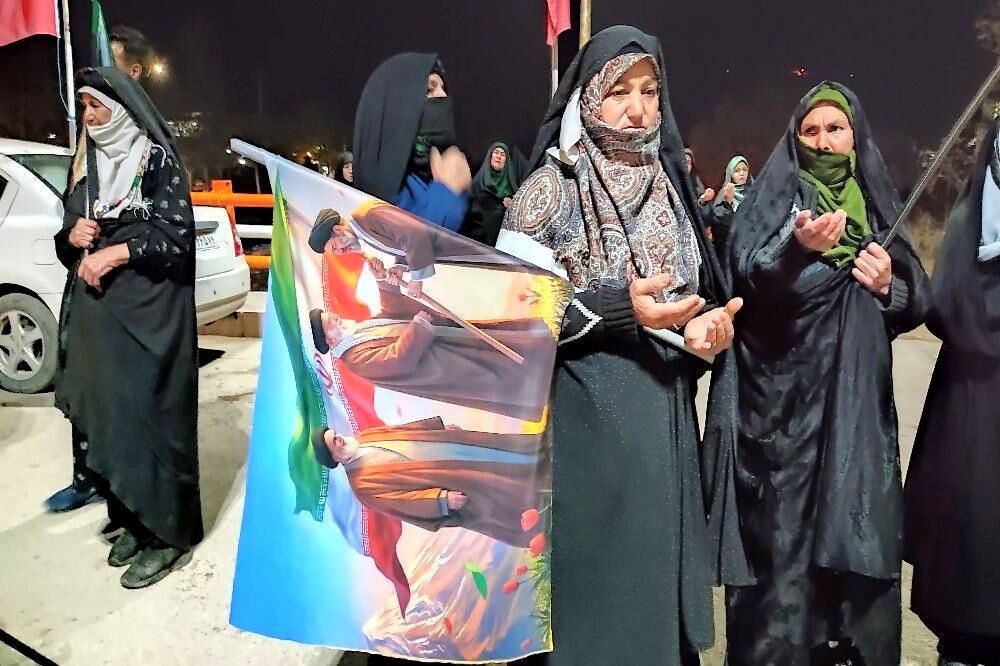 حضور در تجمعات خیابانی یعنی هیات من الذله در برابر دشمن زورگو و دروغگو