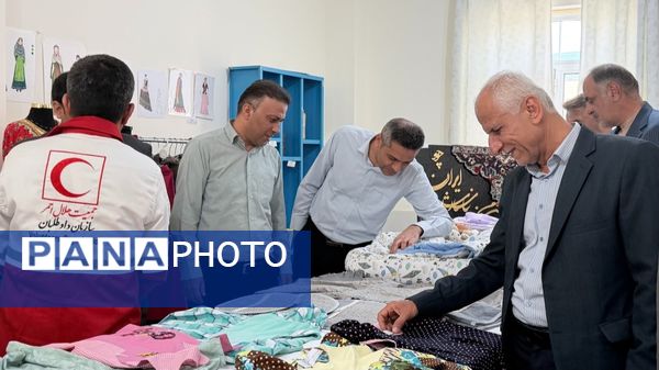 افتتاح نمایشگاه دست‌سازه‌های دانش‌آموزی در هنرستان صدیقه طاهره(س)