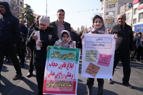 حضور پرشور و باشکوه مردم محمدشهر در راهپیمایی ۲۲بهمن