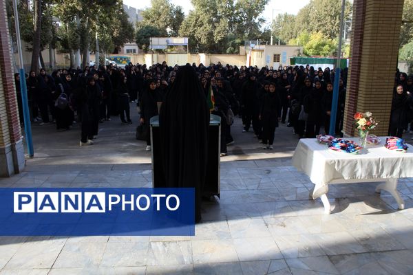 نواختن زنگ مهر و زنگ نماز و ایثار و شهادت در دبیرستان  دخترانه شاهد غرویان