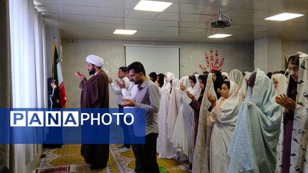 نماز جماعت به امامت امام جمعه‌‌‌ی موقت میناب