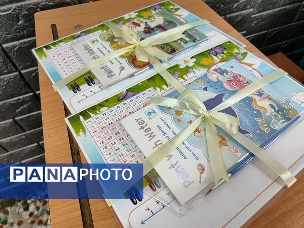 آیین جشن شکوفه‌ها در دبستان شاهد شهید بهنام محمدی ناحیه 2 کرج 