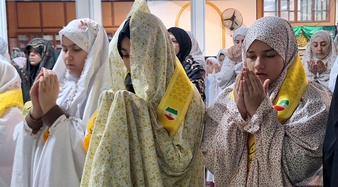 اعتکاف به نیمه رسید؛ روایت لحظه‌های ناب دختران نوجوان در مسجدالنبی کرج