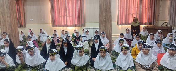 محفل انس با قرآن در دبستان شاهد دخترانه حضرت معصومه (س)