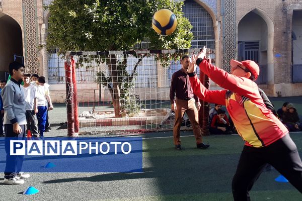 المپیاد ورزشی در دبستان شاهد حیات ناحیه 3 شیراز