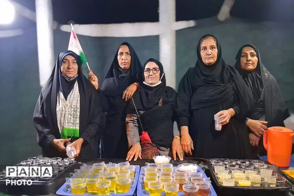 صحنه دیگری از عشق و ارادت ملت به رهبر در سومین شب سال جدید در شهرستان باشت