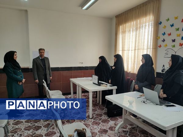 آثار دانش اموزان هنرمند کاشمر در کانون عاطفه 