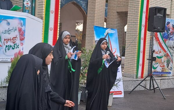  غبارروبی مزار شهدا در نیشابور 
