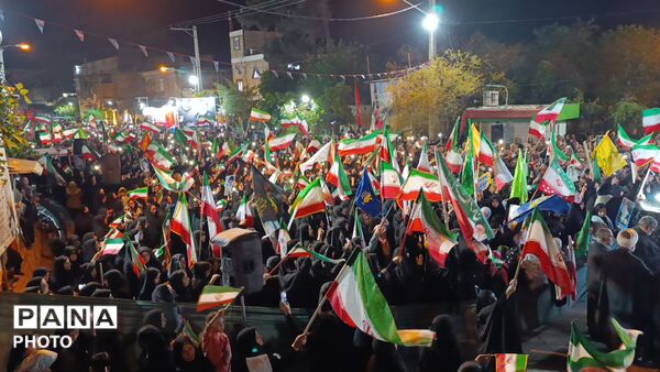 تجمع گسترده در خیابان‌ها و میادین اصلی شهر پلدختر 