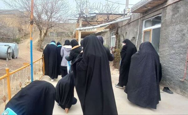 دیدار دانش آموزان آموزشگاه های شهید طاهری و عفاف شهر چنار با خانواده شهید شفیعی