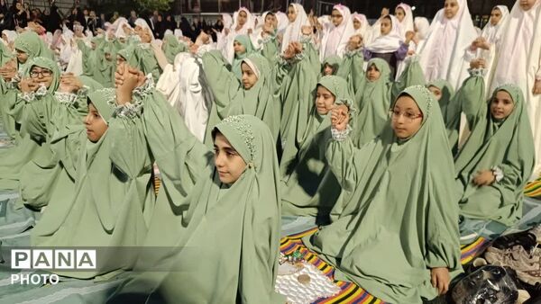 طلیعه بندگی خالق مهربان در جشن تکلیف دختران منطقه ۱۰
