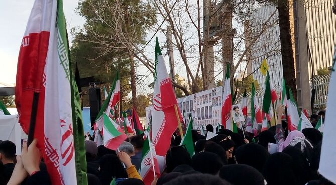 دانش آموزان کرمانی به خونخواهی همکلاسی های شهیدشان پرداختند