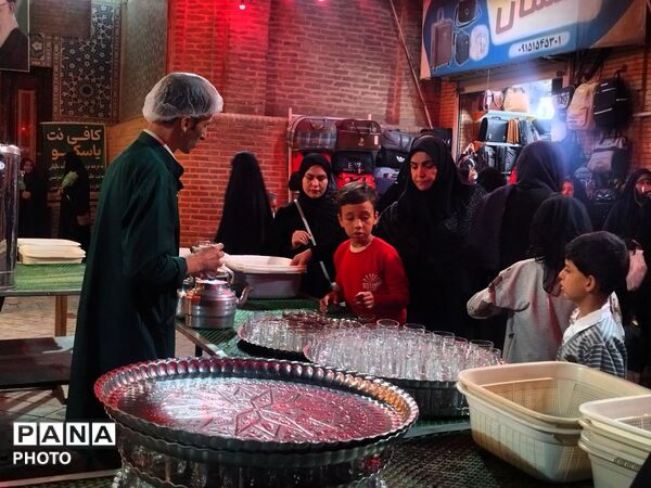 خدمت‌رسانی چایخانه حضرت زهرا(س) در دویست‌ و شانزدهمین شب اجتماعات نیشابور
