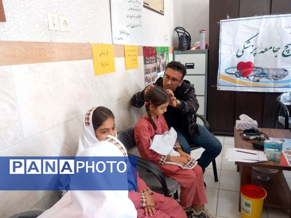 میزخدمت پزشکی رایگان برای دانش‌آموزان کم برخوردار درمدارس