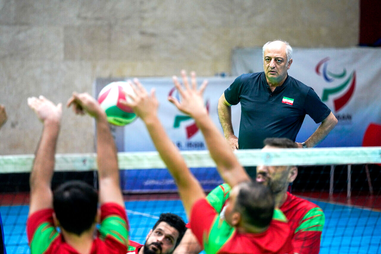 رضایی مدیر تیم‌های ملی والیبال نشسته شد
