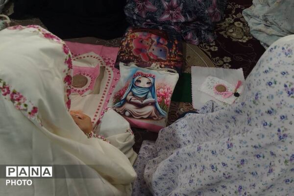 نمازجمعه؛ جلوه‌ای از وحدت و همبستگی دانش‌آموزان در هفته بسیج دانش‌آموزی