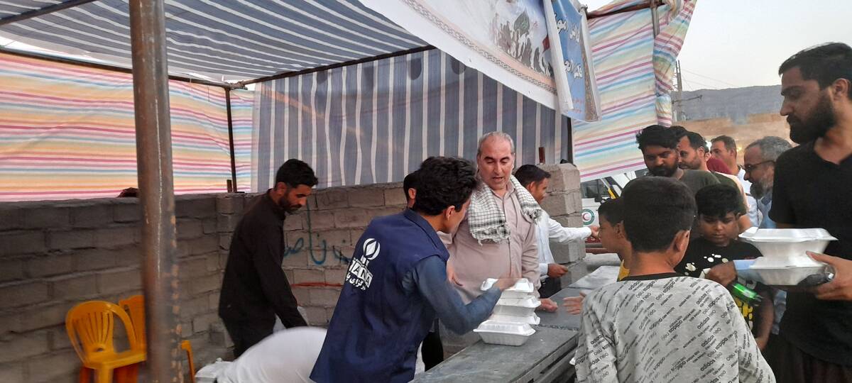 پذیرایی از زائران اربعین حسینی در مواکب پل سیمره ورودی شهرستان هلیلان 