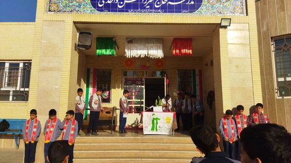 گرامیداشت هفته بسیج دانش‌آموزی در دبستان واحدی شهرستان زارچ