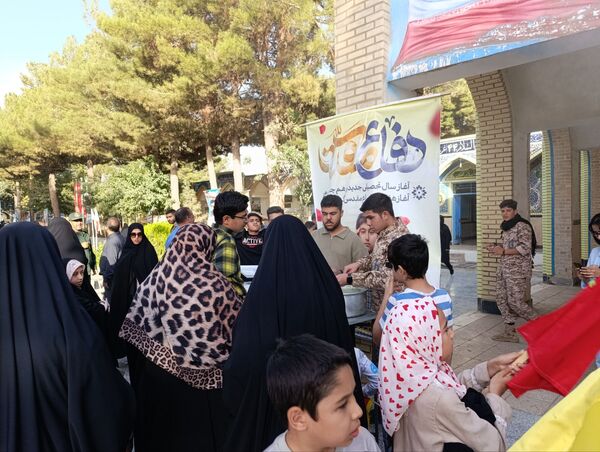 غبارروبی مزار شهدا توسط مسئولین شهرستان نیشابور انجام شد 