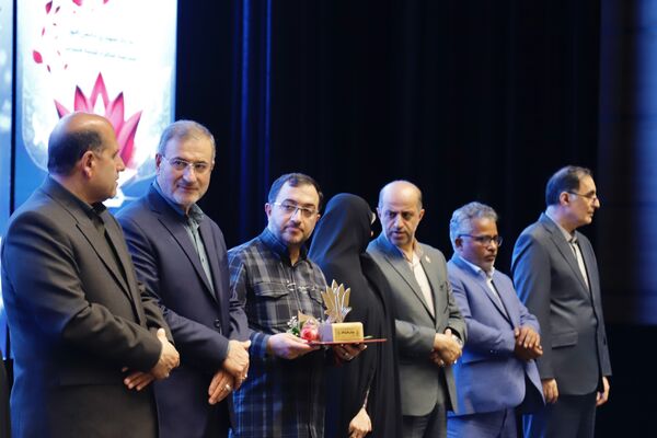 تجلیل از برگزیدگان ایثار با یاد شهدای شجره طیبه