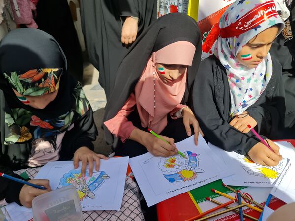 جلوه‌ای از وحدت و همدلی در راهپیمایی ۲۲ بهمن