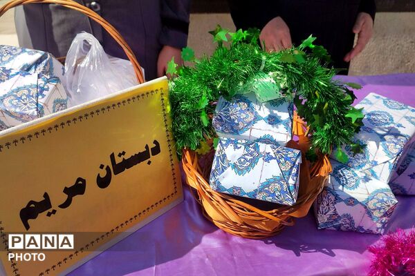 تقدیر از رتبه های برتر درسی در دبستان مریم بهارستان دو