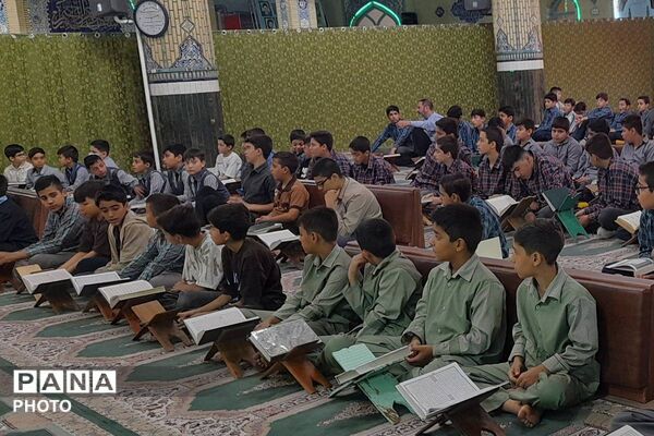 نخستین کرسی قرآن دانش‌آموزی