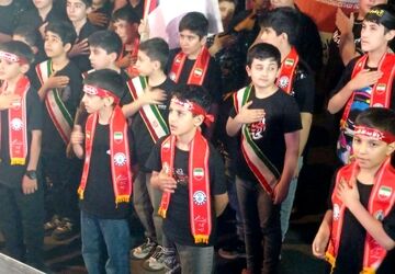 سربازان کوچک تاریخ مانند حضرت قاسم برای میهن ایستاده‌اند 