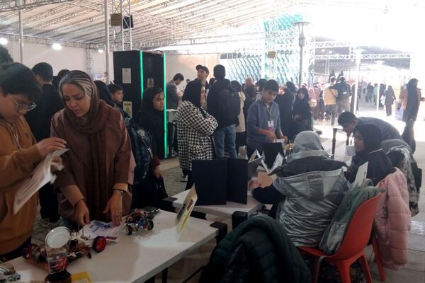 بازدید علمی مدرسه نرگس پردیس از پارک علم و فناوری