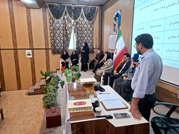 جلوه‌هایی از انتخابات انجمن اولیا دبستان معلم ۲ در آشخانه 