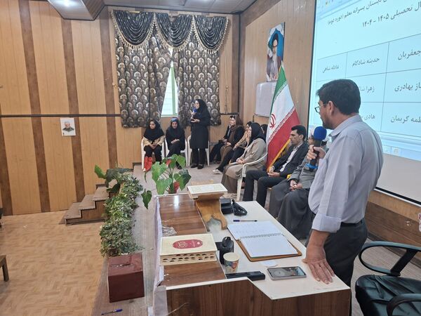 جلوه‌هایی از انتخابات انجمن اولیا دبستان معلم ۲ در آشخانه 